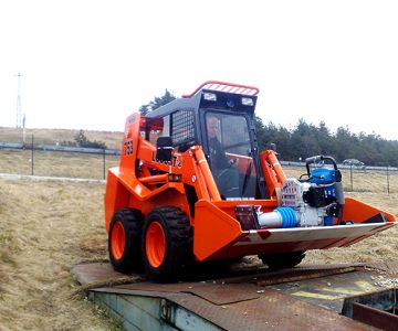 Smykov&yacute; nakladač Locust 753