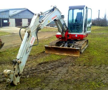 P&aacute;sov&eacute; rypadlo Takeuchi tb145