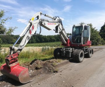 Kolové rypadlo Takeuchi tb295w