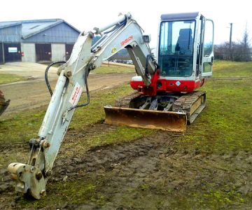 Pásové rypadlo Takeuchi tb145