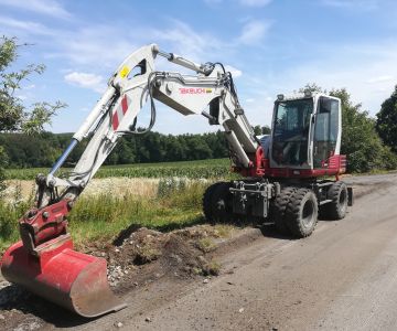 Kolov&eacute; rypadlo Takeuchi tb295w